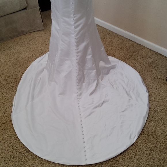Wedding Dress new w/o tags - Picture 6 of 7